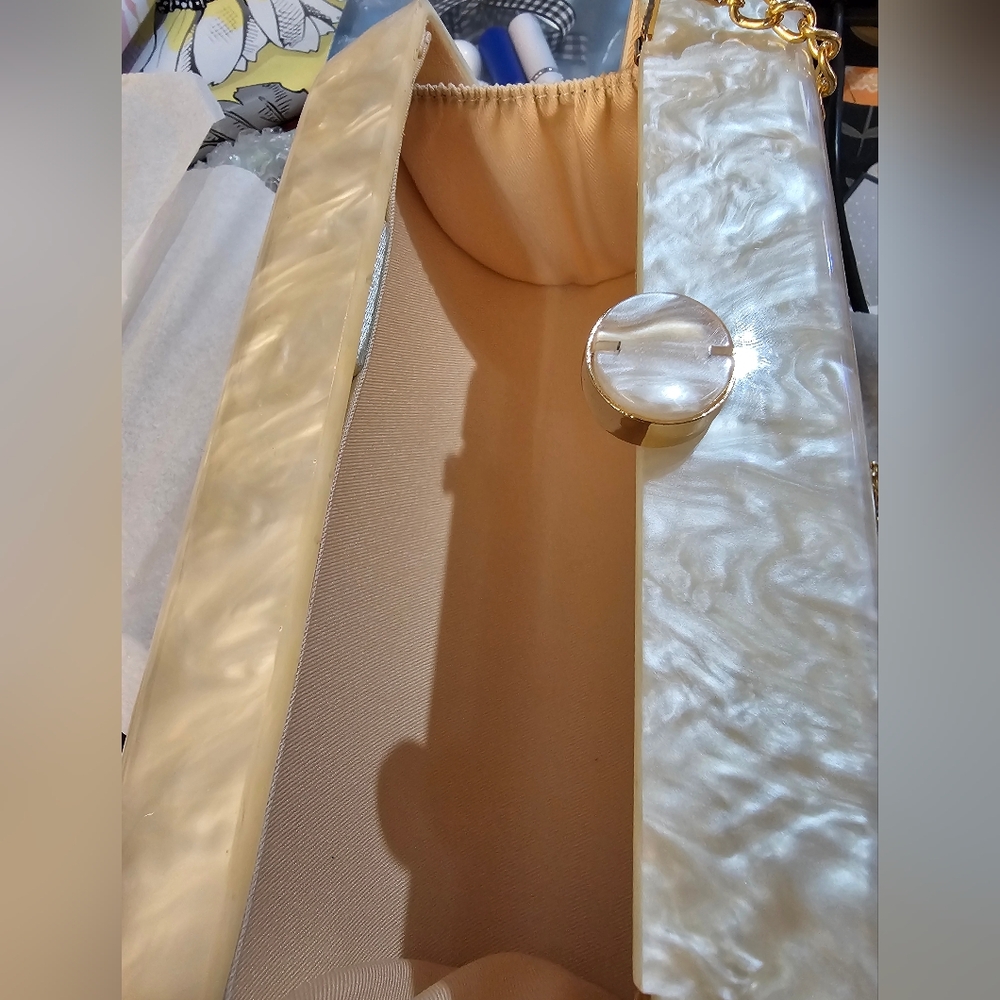 Elegant Cream Clutch - Picture 2 of 6
